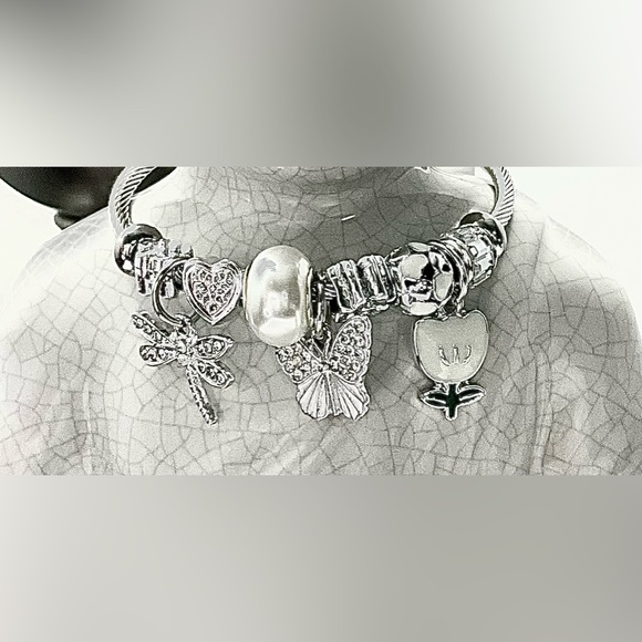 Stunning Butterfly and Dragonfly Snake Chain Charm Bracelet w/removable ends. - Picture 6 of 9